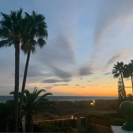 Tu Casa En Primera Linea De Playa De شقة *